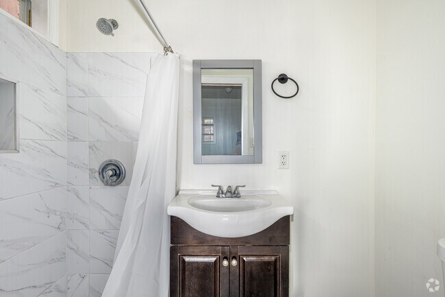 3BR, 2BA - 675SF - Primary Bathroom