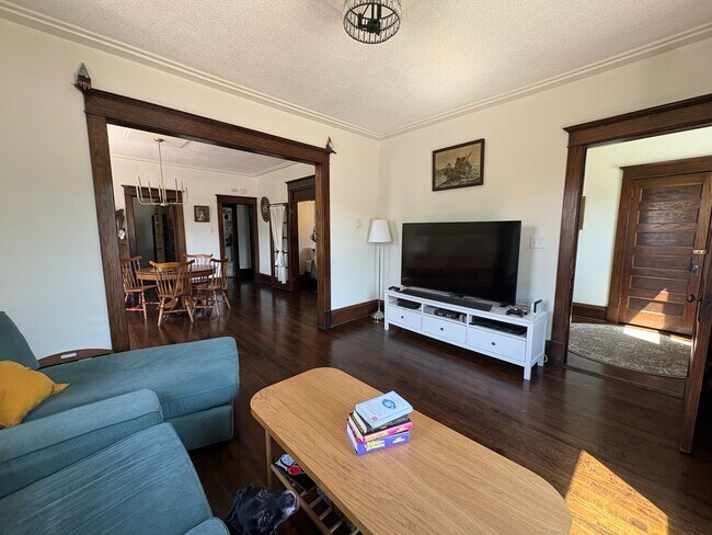 Living Room - 2900 NE Tyler St Unit 2