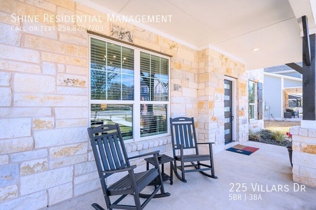 Photo - 225 Villars Dr