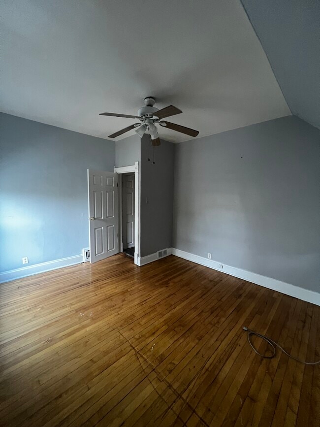 Bedroom - 9025 Burlington Ave Unit 2floor