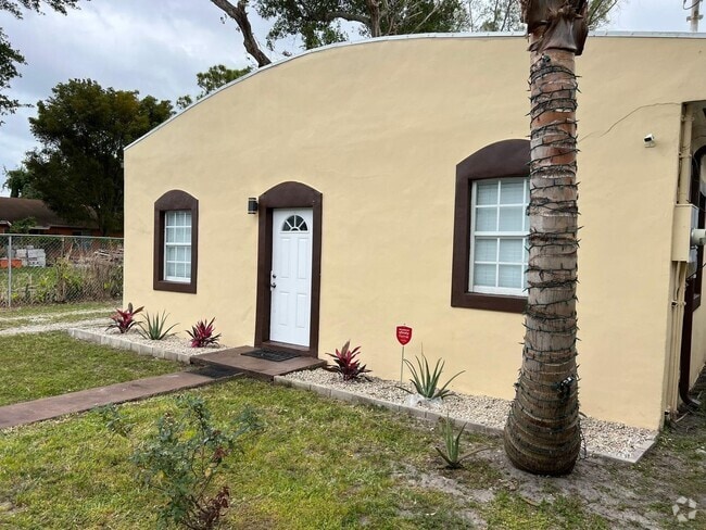 Building Photo - 1442 NW 61st St Rental