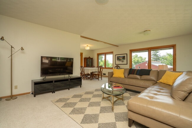 Photo - 1020 Cimmeron Dr