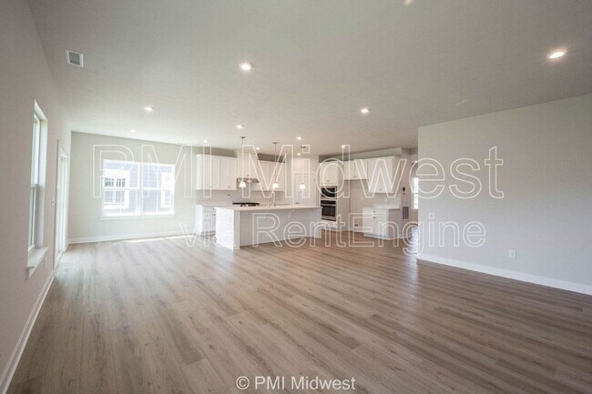 Photo - 581 Roosevelt St