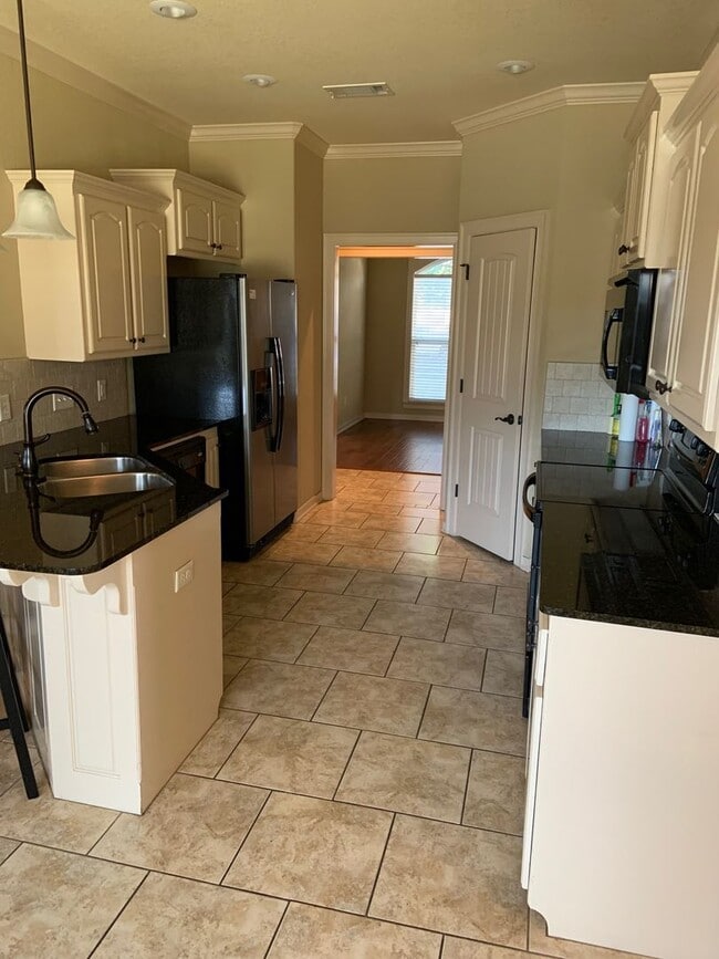 Photo - BEAUTIFUL HOME IN GREAT LOCATION!
