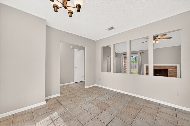 Building Photo - 3111 E Heatherock Cir