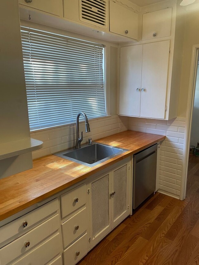 Photo - Two Bedroom 1 Bath in East Sacramento