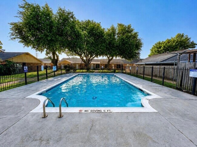 Photo - 3320 Burke Rd Unidad 55