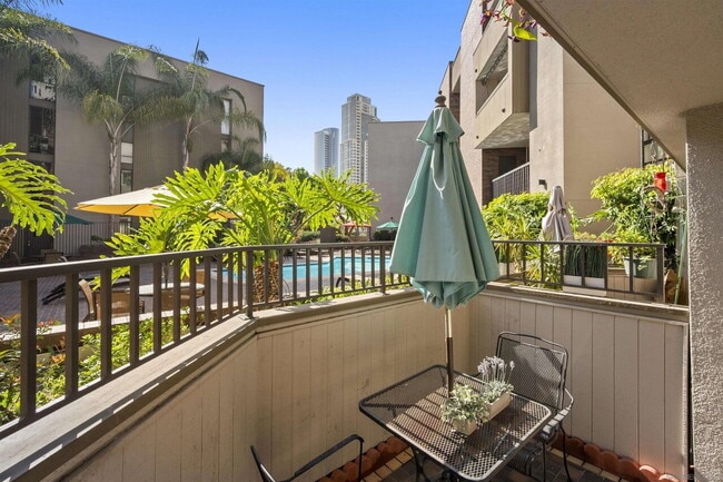 Building Photo - "Chic 800 Sq Ft Downtown San Diego Retreat... Rental