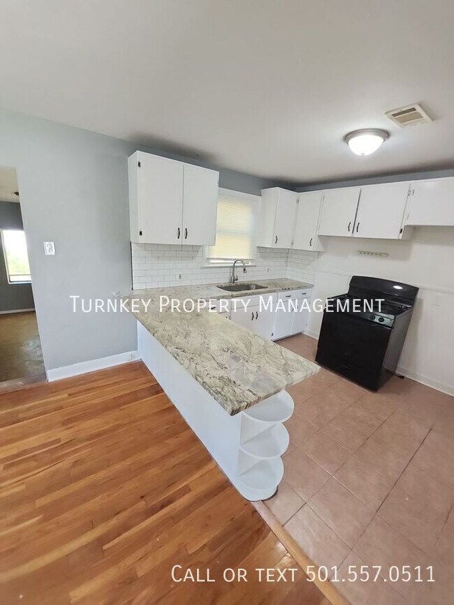 Photo - 1720 Pinewood Dr