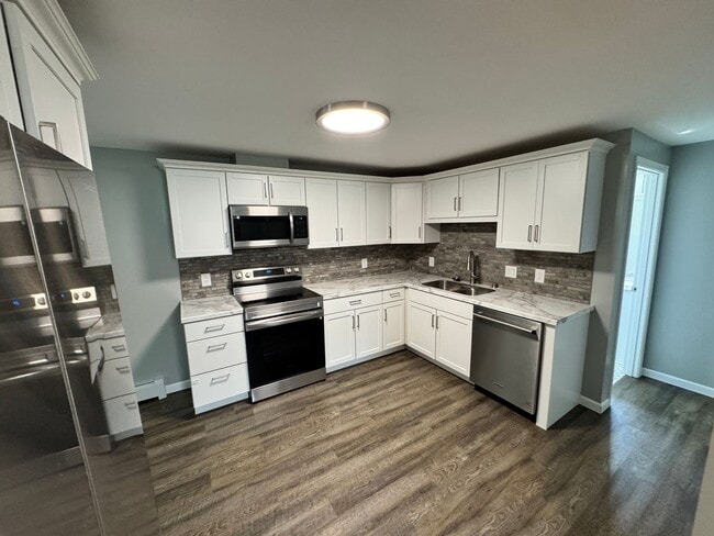 Building Photo - Newly updated 2 bedroom apartment