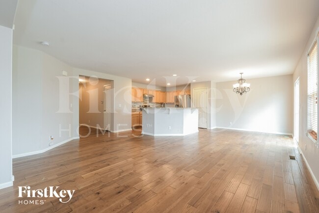 Photo - 800 Lonewolf Cir