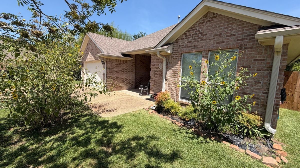 Photo - 1102 Crested Point Ct
