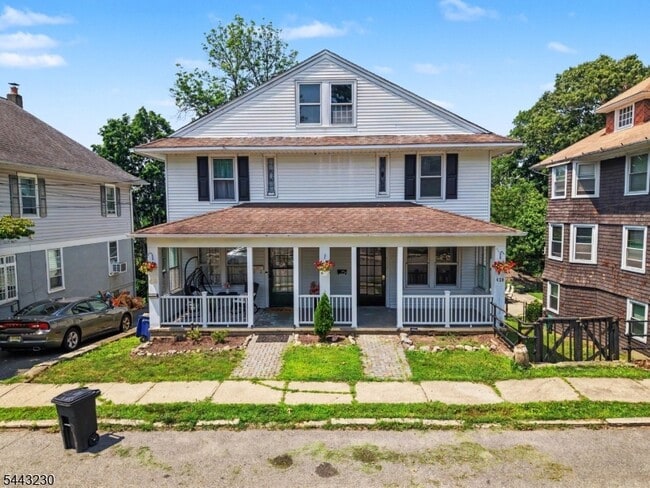 Photo - 420 Hill St