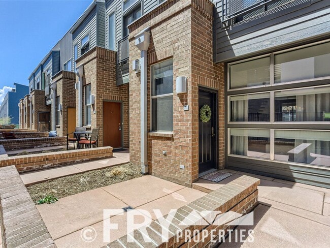Building Photo - Furnished Townhome in RiNo