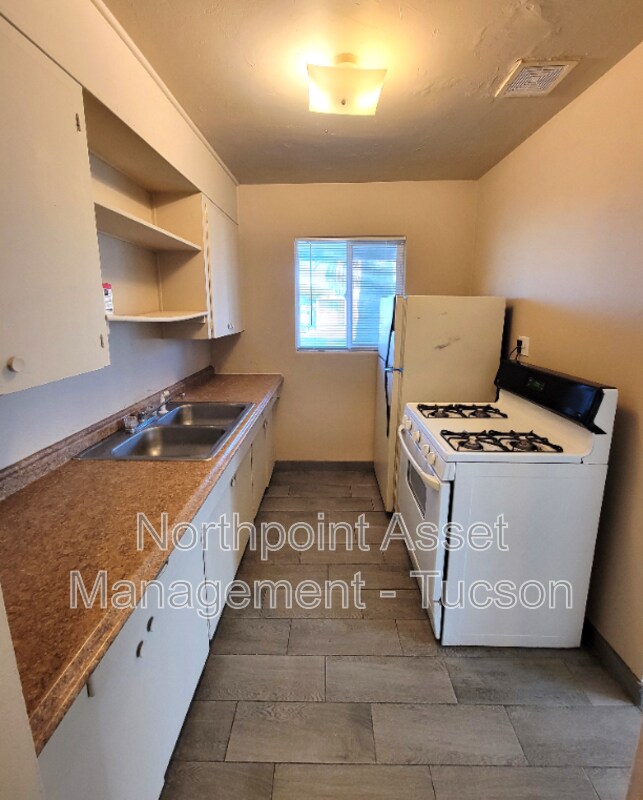 Photo - 4510-4512 E 18th St