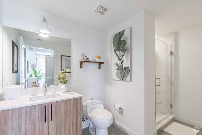 2BR, 2BA.- 1,015SF