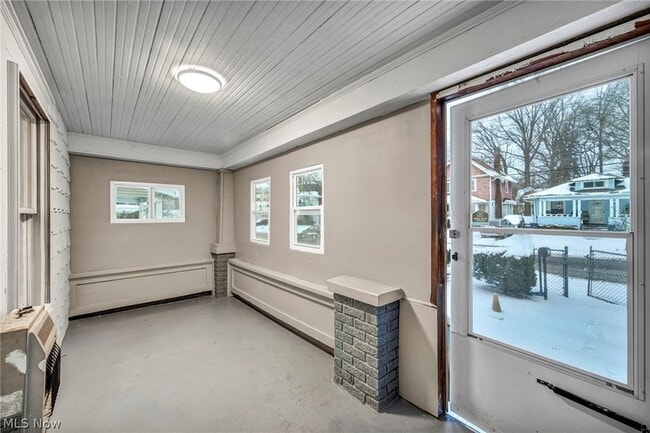Photo - 960 Whittier Ave
