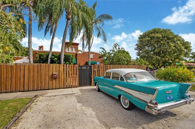 Photo - 2985 SW 13th St