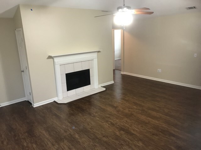 Photo - 18 Bluelake Blvd