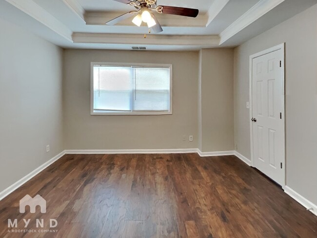 Photo - 302 Laurel Ave SW