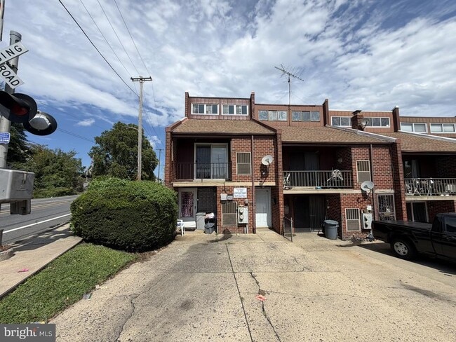 Building Photo - 7751 Oxford Ave Unit 2