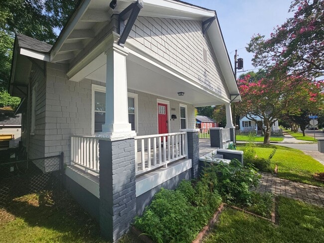 Photo - 3000 Peronne Ave