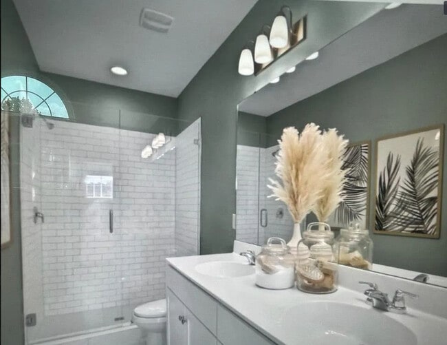 Photo - 54 Thurnham Ln