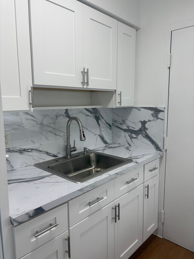 1 BR Kitchen