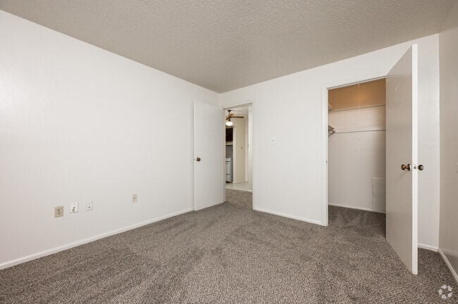 1BR, 1BA - 517SF - Bedroom