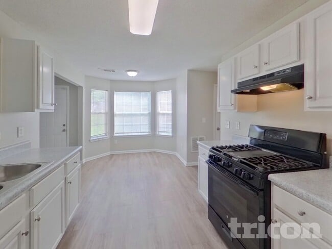 Photo - 464 Berkshire Pl