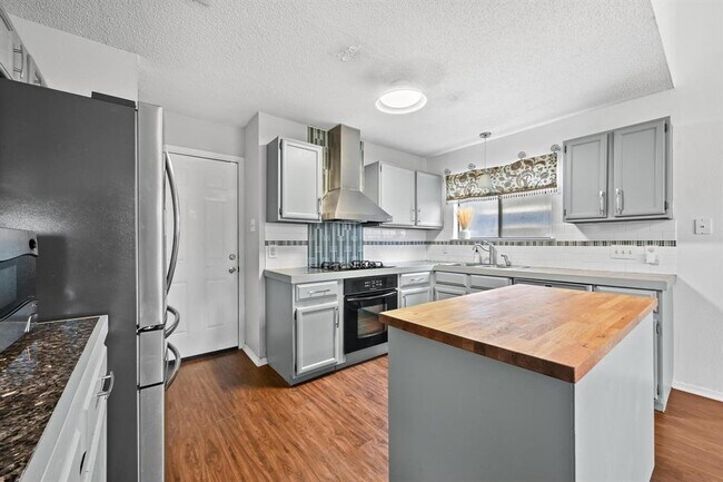 Photo - 7811 Finch Trail