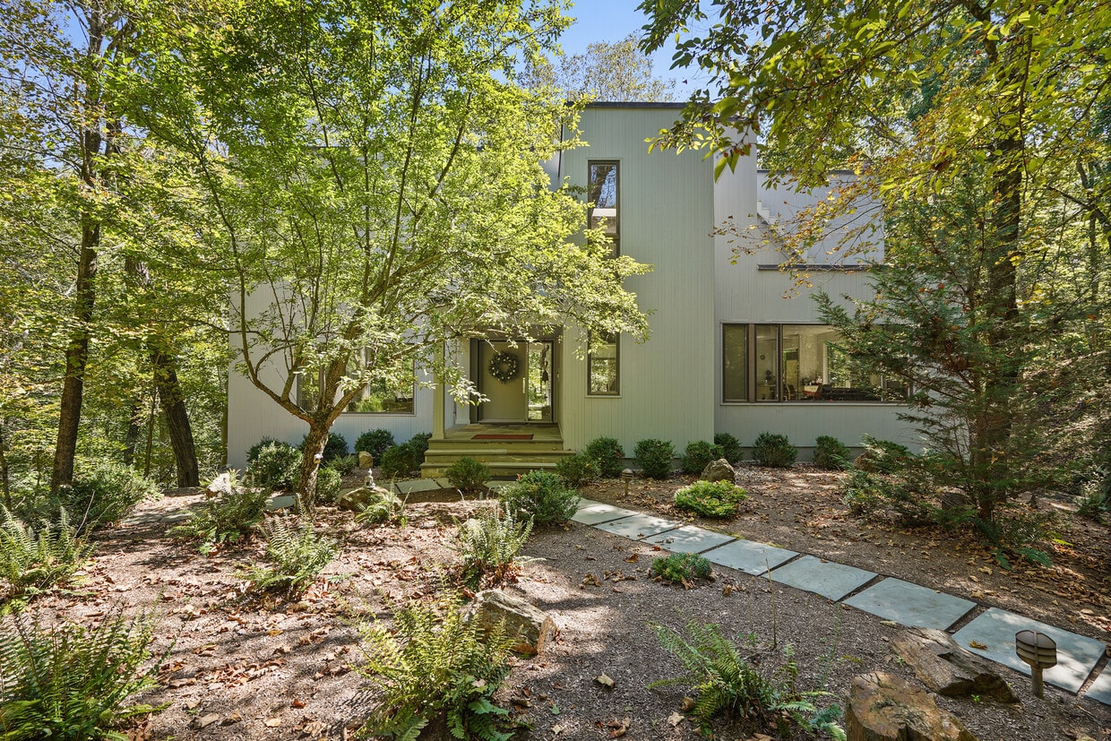 Photo - 15 Sarles Rd (Pound Ridge, NY)