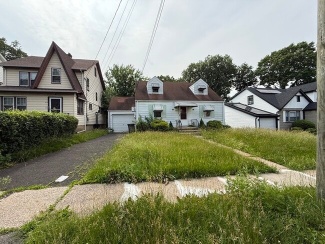 Photo - 1655 Edward Ter