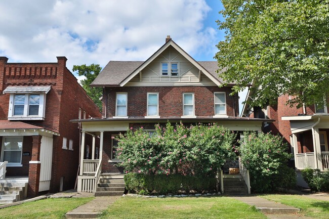 Central Campus - LARGE 4 Bedroom House wit... - Central Campus - LARGE 4 Bedroom House wit...