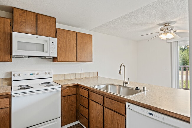 Building Photo - 653 Myrtine St Unit A