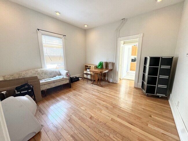 Photo - 28 Sumner Park Unit Street