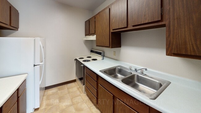 Photo - 920 2nd St NW