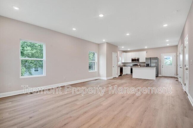 Photo - 2466 E 21st St