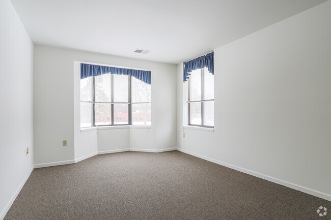 2 habitaciones, 1 baño, 780 pies cuadrados, sala de estar - Heritage Village of Holt - a 55+ Community