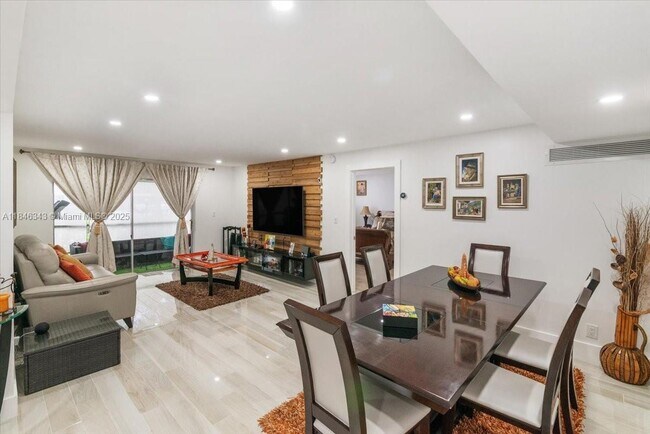 Photo - 2820 Riverside Dr Unit 104-2