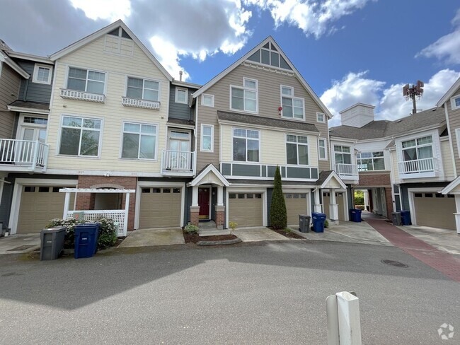 Building Photo - Huge, Updated 2 bed 2.5 bath Issaquah High... Rental