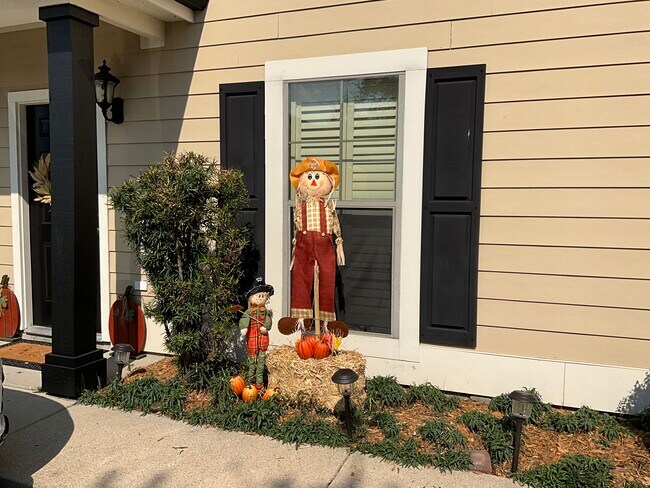 Photo - 1720 Mignonette Ln