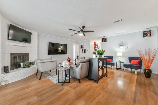 Photo - 3205 Brookhurst Ln