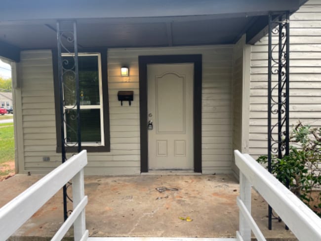 Photo - 534 E Sycamore St