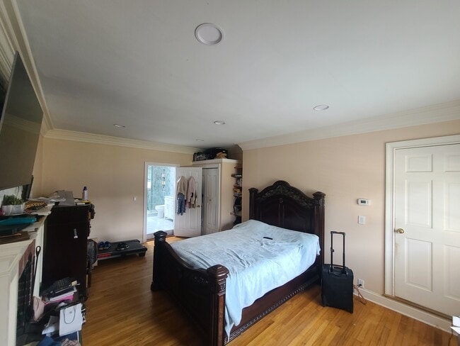 Building Photo - 33 Clearview Ave Rental