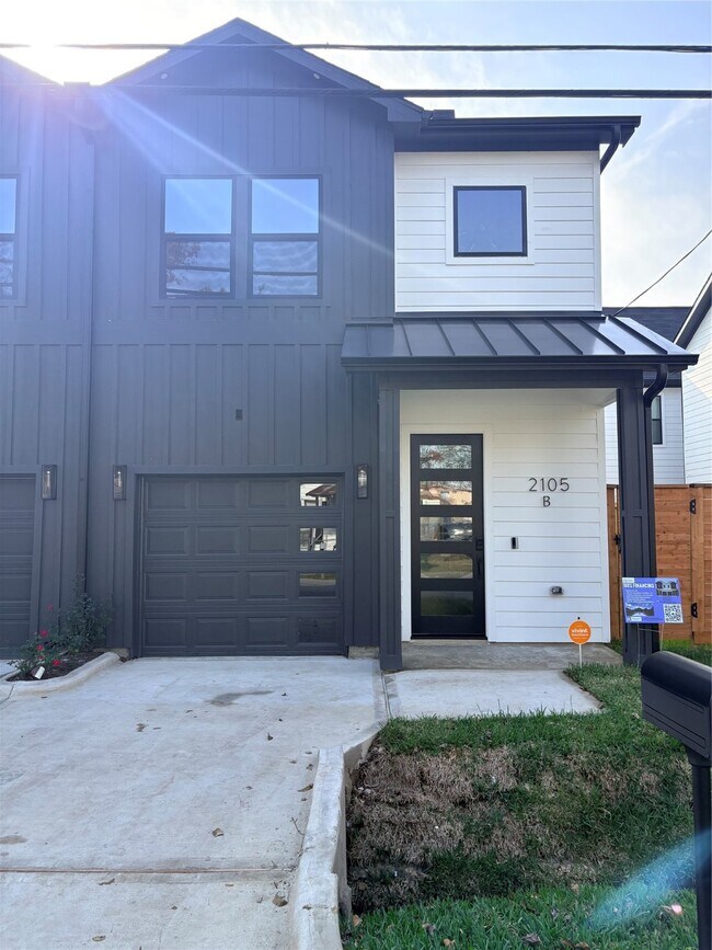 Photo - 2105 Esther Dr