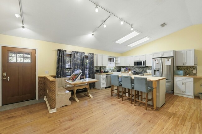 Photo - 408 Etheredge St