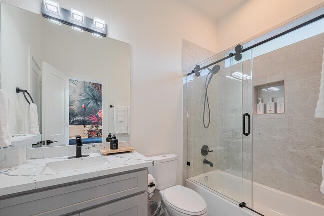 Photo - 2909 Nagle St