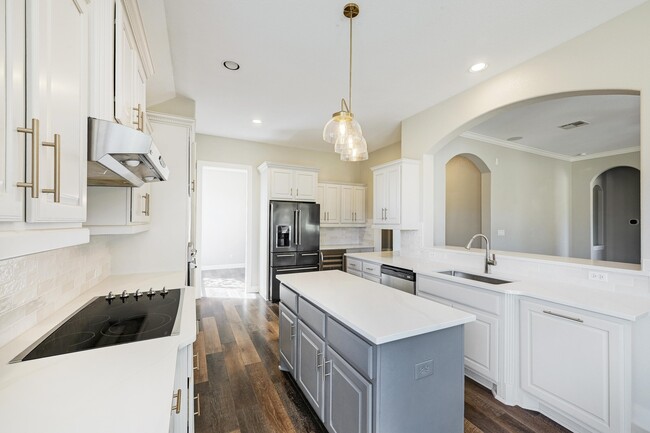 Photo - 577 Shelf Rock Rd