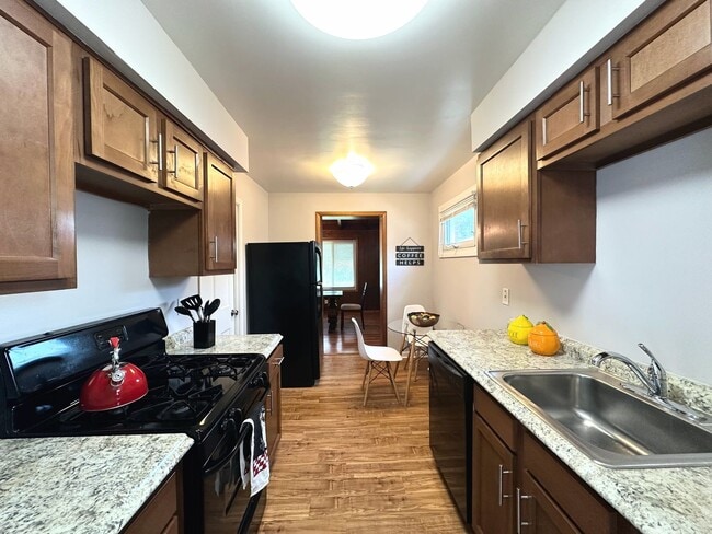 Photo - 4 Bedroom Bungalow for Rent! Euclid, Ohio